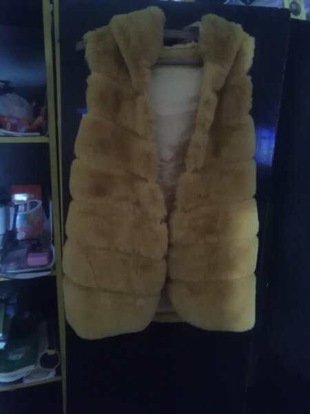 Vand vesta de blana